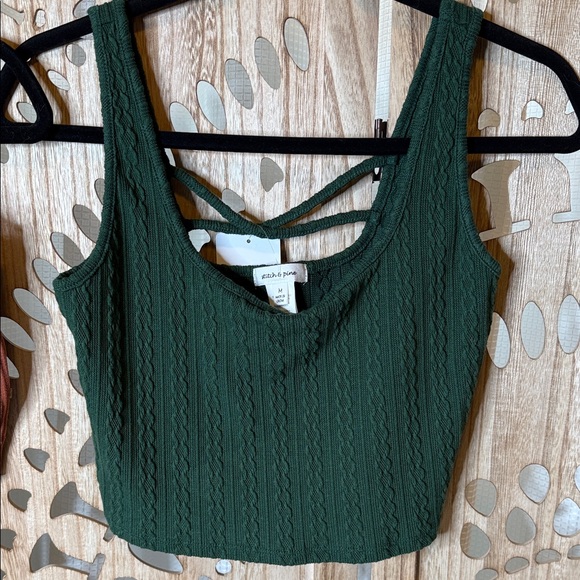 Women's Assorted Sleeveless Tops - Picture 6 of 10